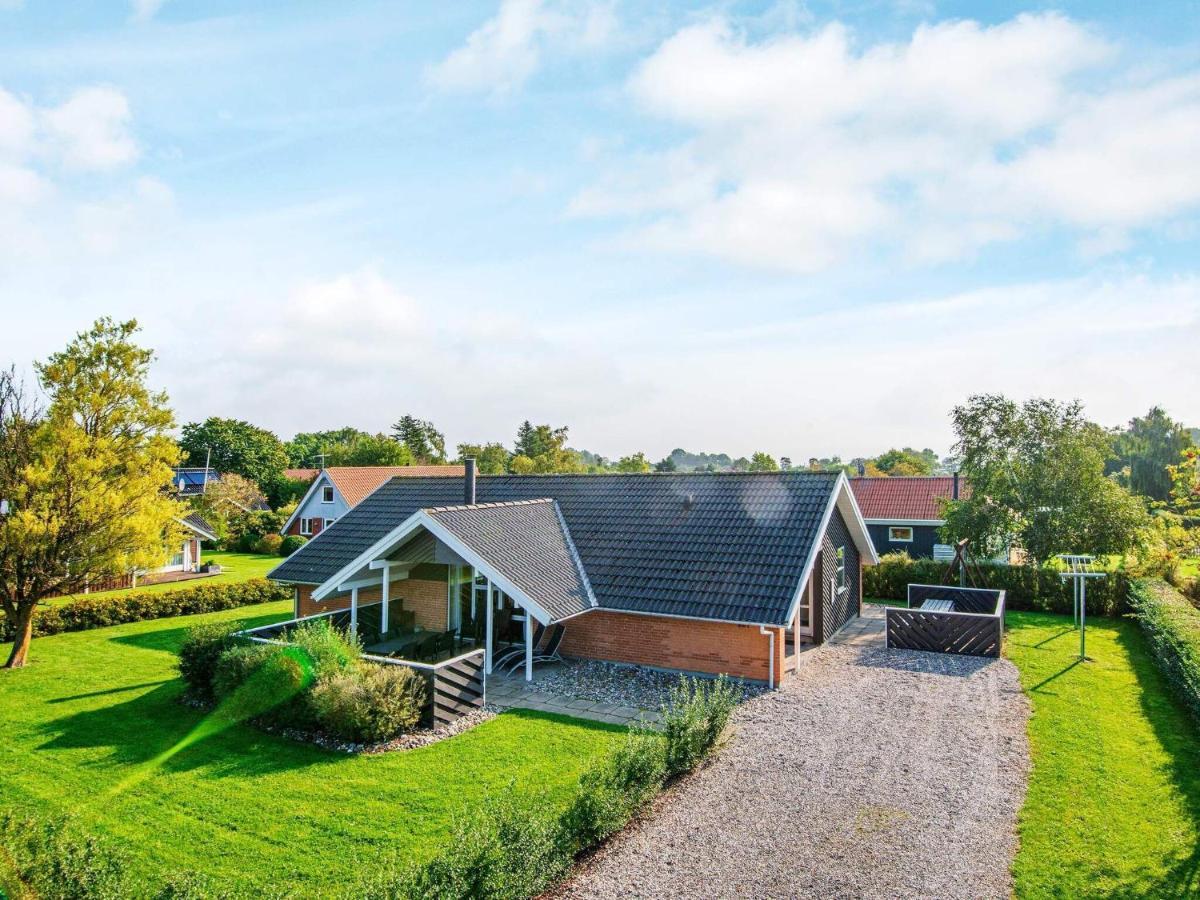 10 Person Holiday Home In Juelsminde Sonderby  Exteriér fotografie