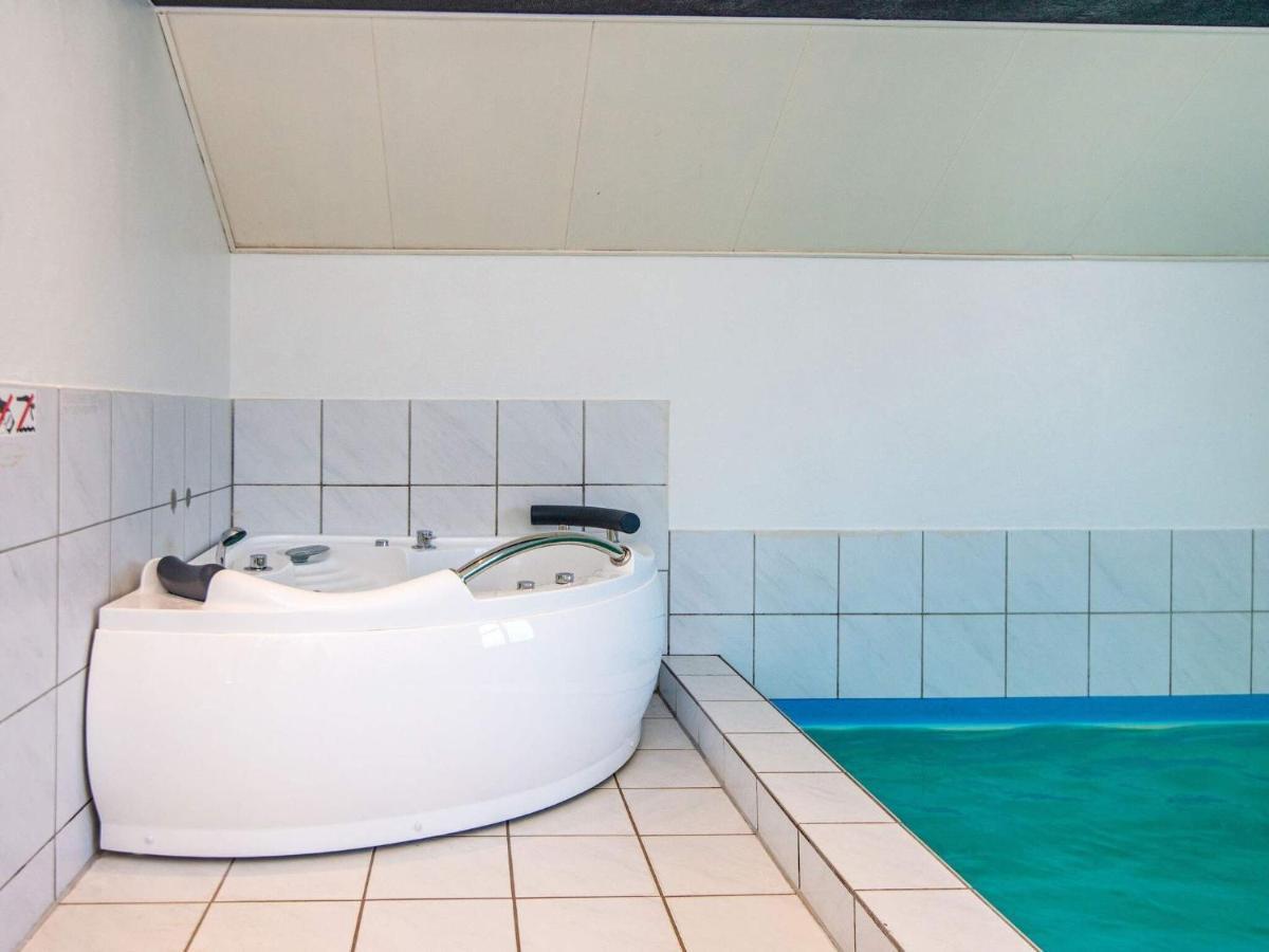 10 Person Holiday Home In Juelsminde Sonderby  Exteriér fotografie